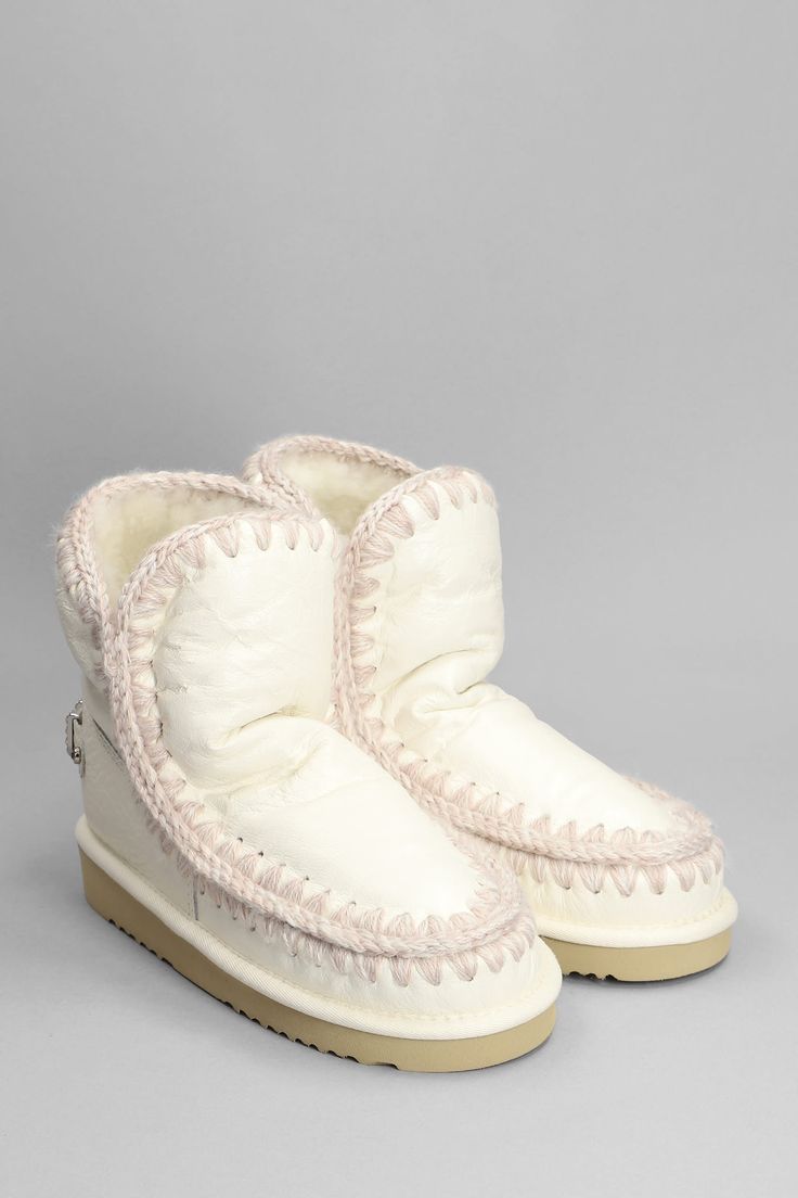 Sheepskin, 100% God Energy, Wool Stitching, Mou Boots, White Leather Ankle Boots, Stitching Logo, Wishlist Ideas, Hype Beast, Strawberry Hearts, Low Heel Ankle Boots