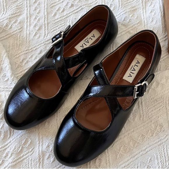 Size: Eu39 Alaia Shoes, Womens Black Flats, Women's Flats, Flat Color, Womens Flats, Flat Shoes Women, Loafer Flats, Shoes Flats, Loafers