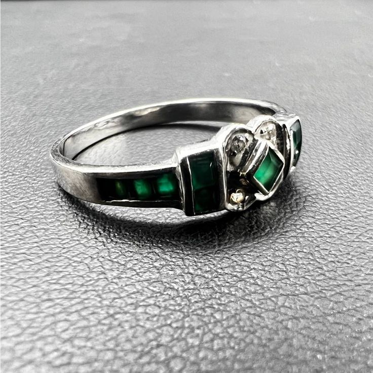 Beautiful And Absolutely Gorgeous 14k White Gold Ring. Embedded With Stunning Green Gemstones. Total Weight:2.2. Size 7.75. The Best Choice For You! Perfect Gift Classic Silver Gemstones In Platinum, Classic Silver Platinum Gemstones, Silver-toned Emerald Platinum Ring With Polished Finish, Formal White Gold Emerald Ring With Round Stone, White Gold Hallmarked Rings For May Birthstone, Silver Sterling Diamond Ring With Stone Setting, Hallmarked Silver Emerald-cut Gemstones, Formal Silver Gemstones In 14k White Gold, Classic 14k White Gold Emerald Ring In Silver