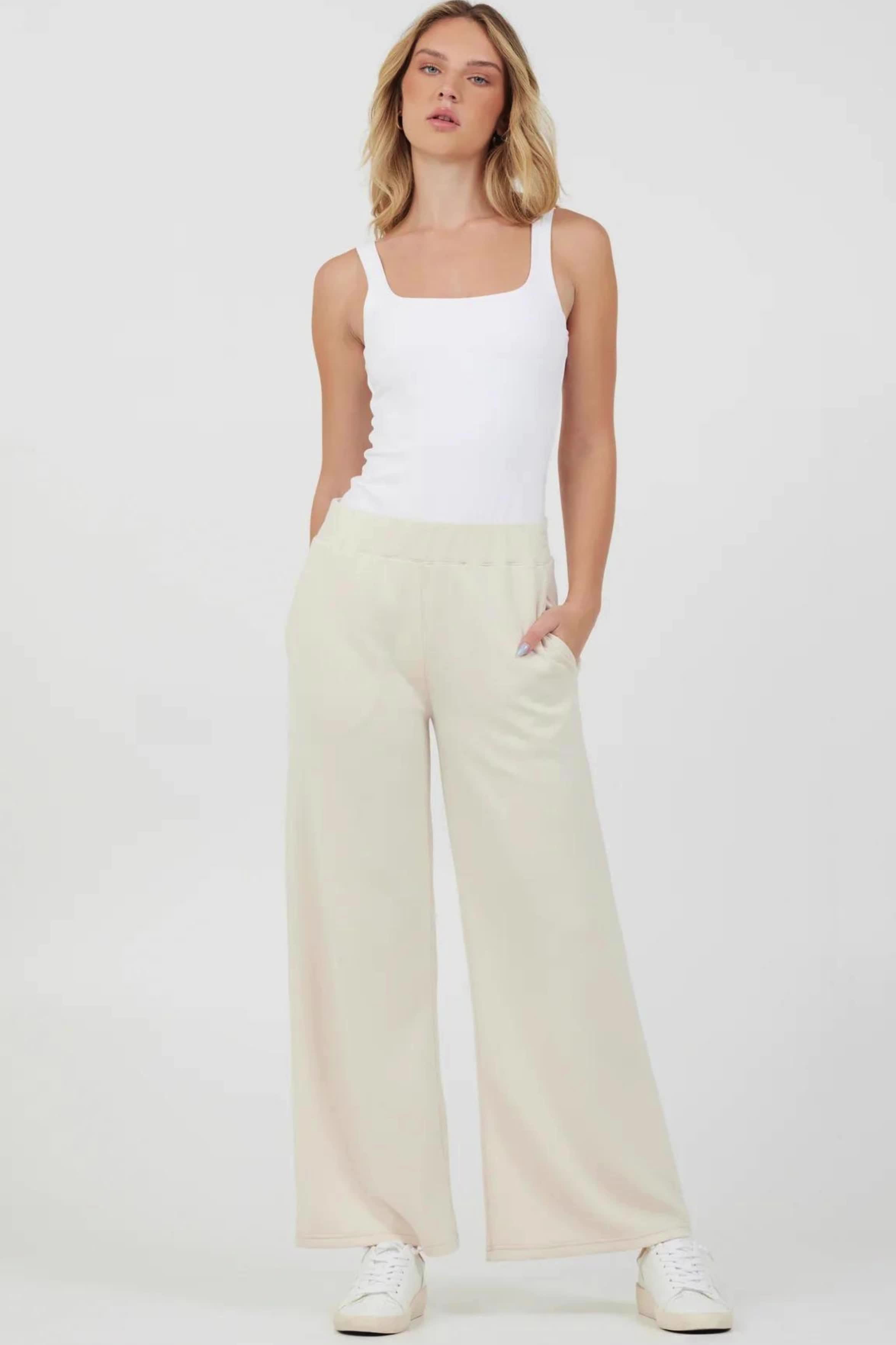 Elevate your loungewear with our Cloud Fleece Flare Pants, designed to offer both supreme comfort and understated elegance. These pants feature a soft, elastic waistband for a snug fit and front pockets for practical convenience. The wide leg design not only enhances comfort but also adds a sophisticated touch, making these pants perfect for relaxing at home or stepping out in casual style