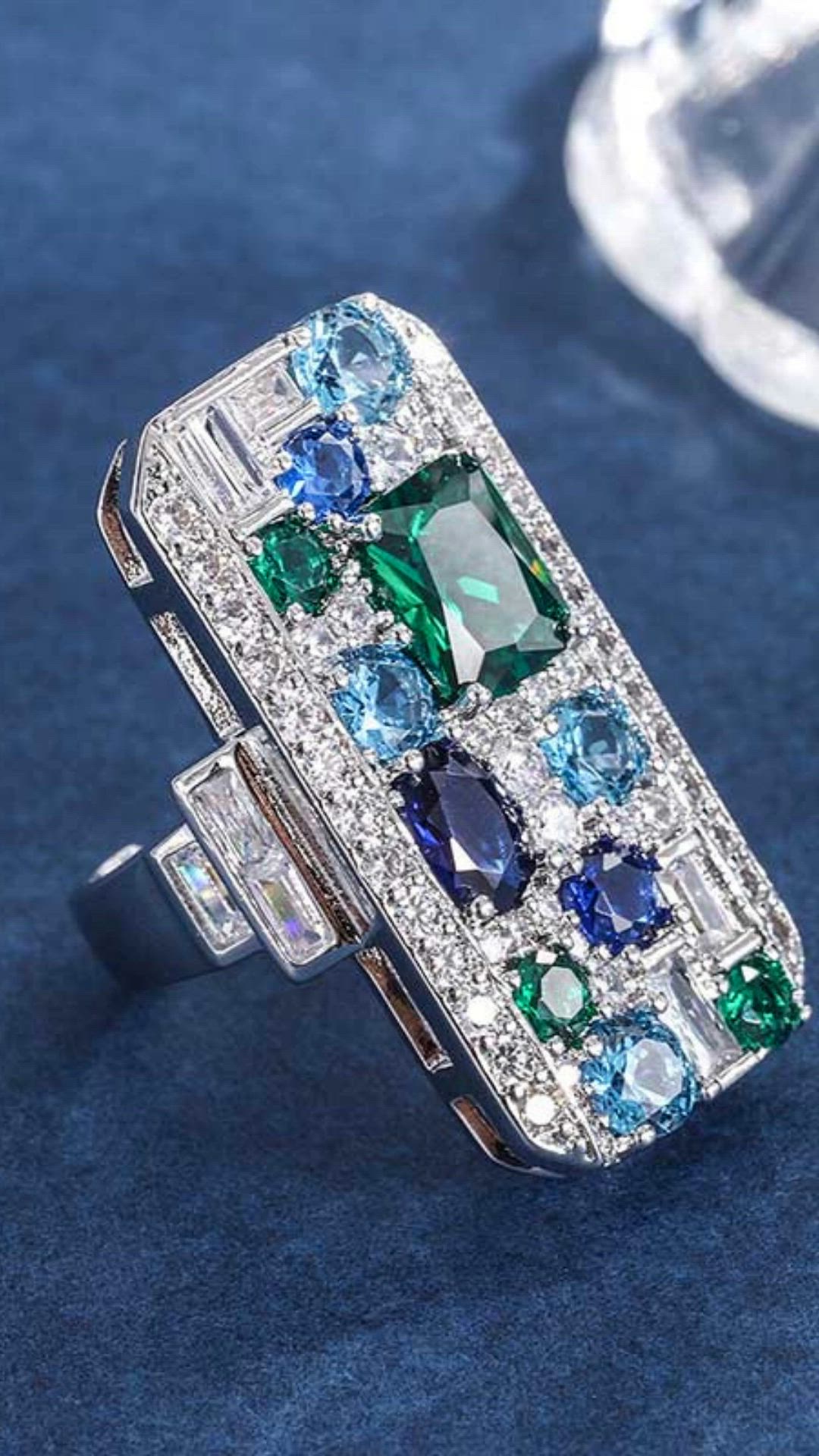 This contains: This exquisite vintage ring is designed with emerald and sapphire gemstone.  It is fashionable and generous.  It is a female exclusive jewelry, suitable gifts for mother, lover, friend and yourself.