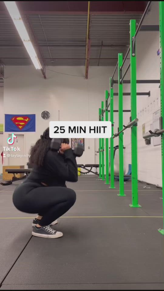 This may contain: a woman squatting down in a gym with the words 25 min hit above her