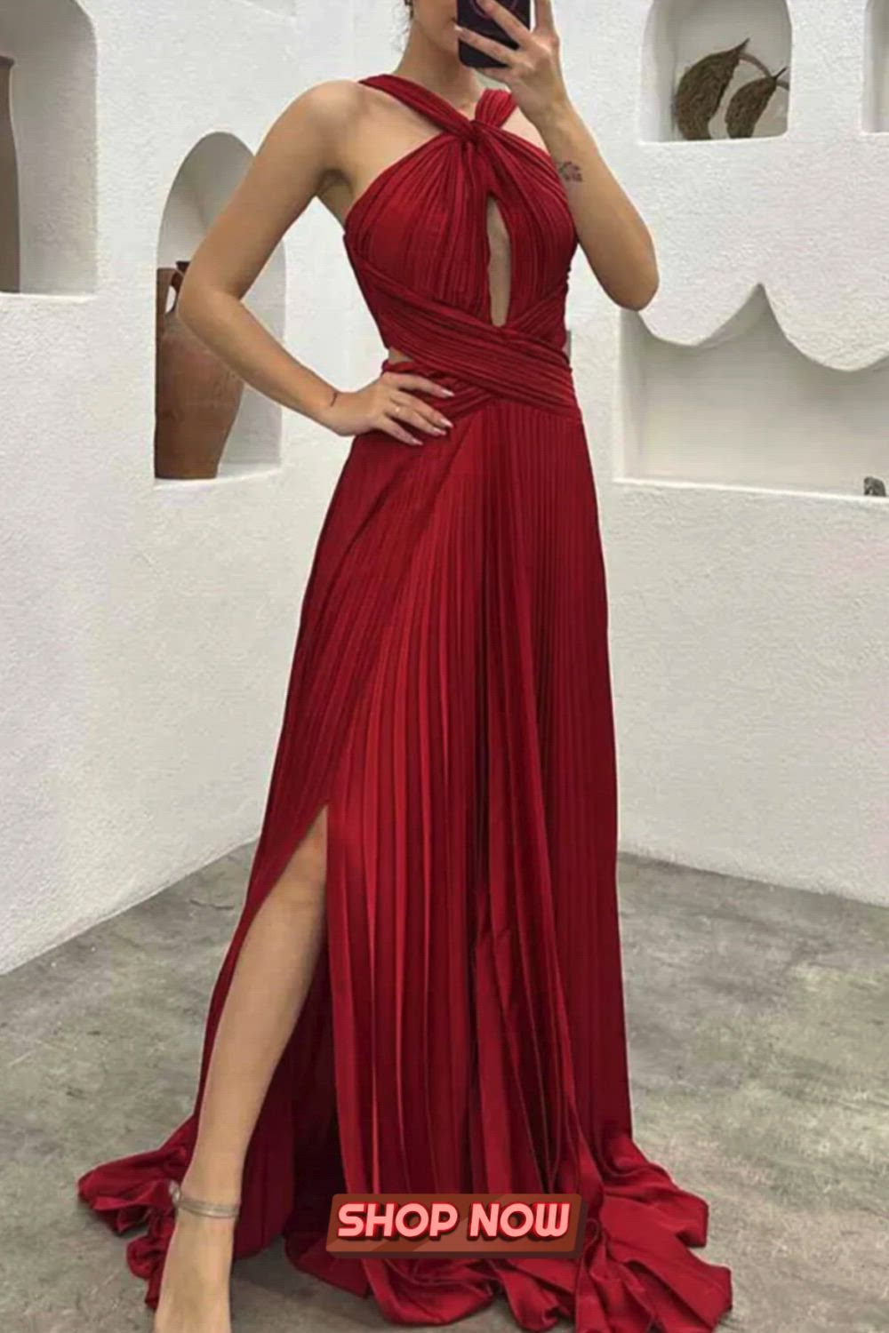 The Elegant Solid Fold Halter Evening Dress epitomizes refined grace. Its sleek silhouette and tasteful fold details create a sophisticated look. The halter neckline adds a touch of allure, making it an ideal choice for those seeking an understated yet captivating presence at any evening affair.