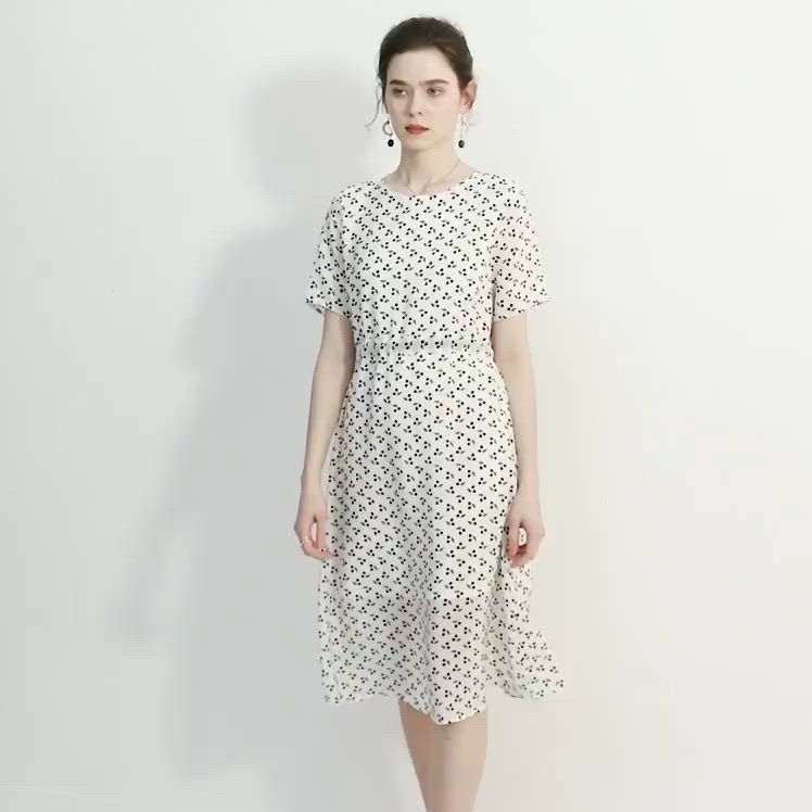 Embrace the charm of summer with our exquisite Women's Silk Floral Dress, designed to make you feel effortlessly stylish and comfortable all season long. This stunning mid-length dress is perfect for all occasions, from casual outings to special gatherings.Crafted from the finest mulberry silk, this dress offers a luxurious feel and a touch of elegance.