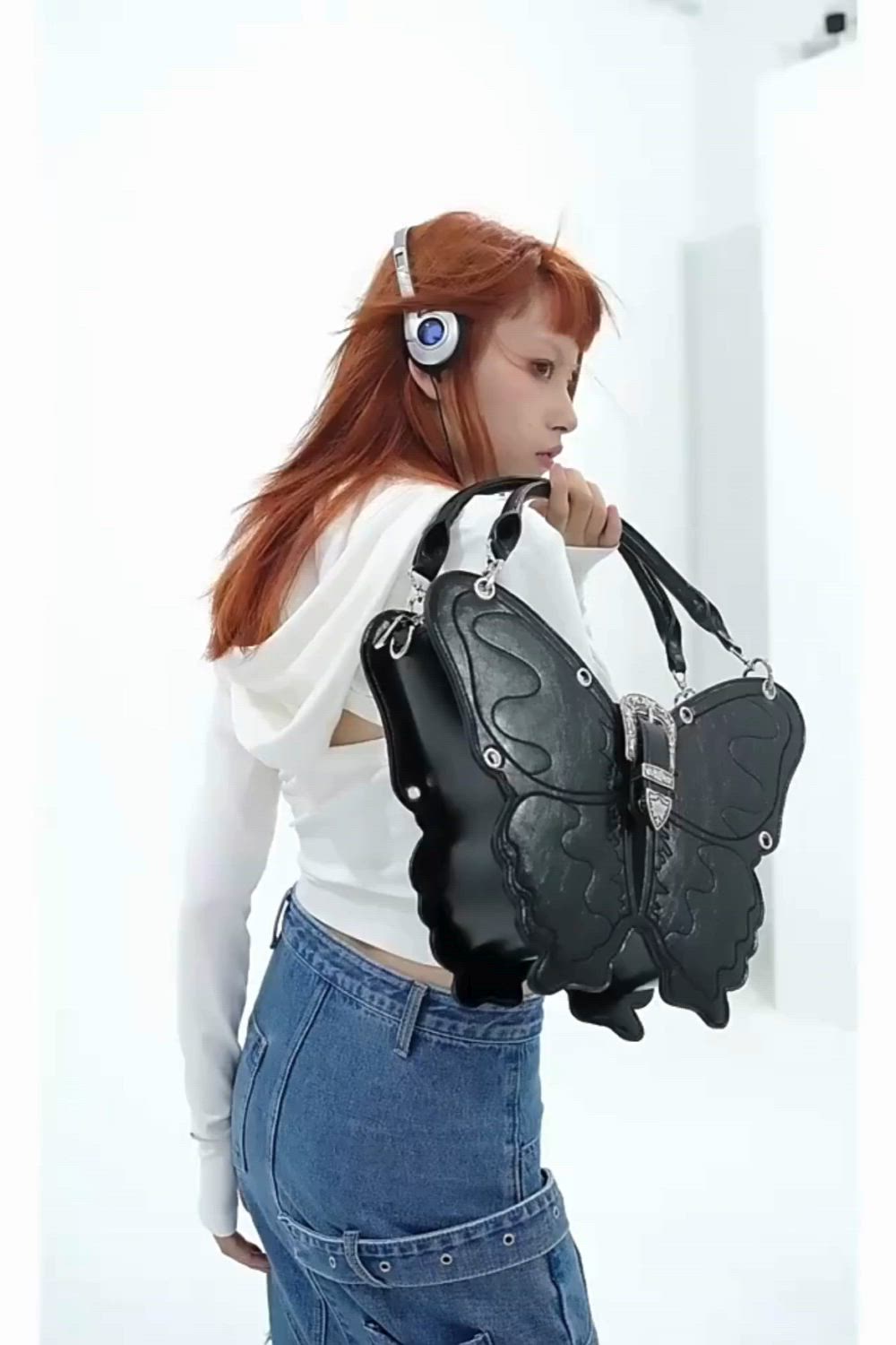 Unleash your edgy side with this 3D Punk Butterfly Shape Bag. Perfect for making a bold statement, it offers versatile single or double shoulder carry options. #UniqueHandbags #EdgyAccessories