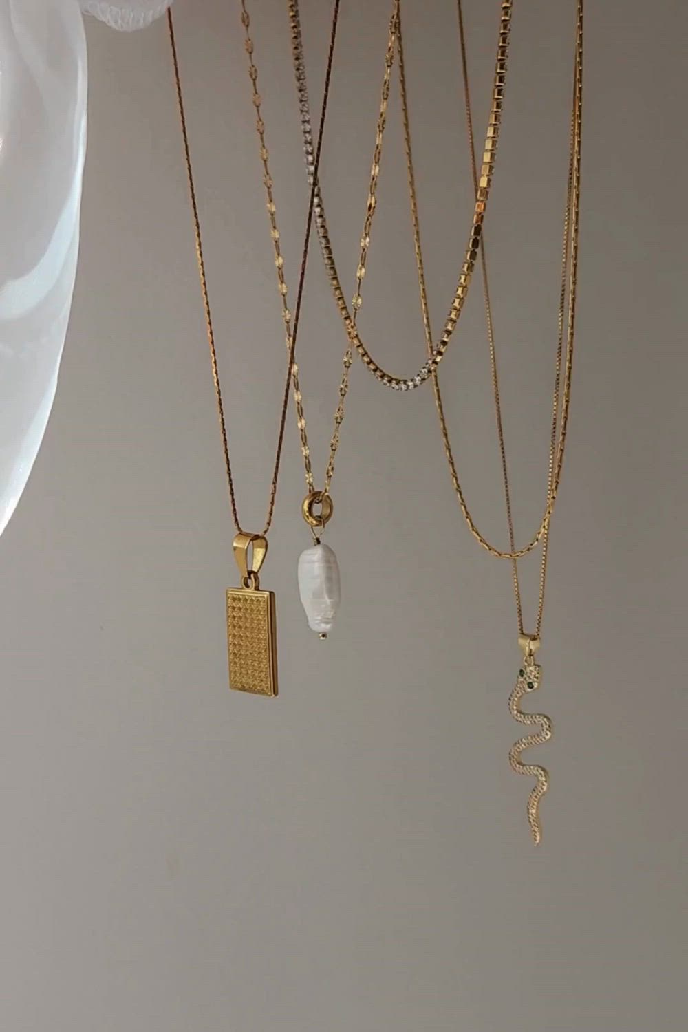 Necklaces to achieve the layered look. #Goldnecklacestack #Coutukitsch #Jewelry

Available at TUU.