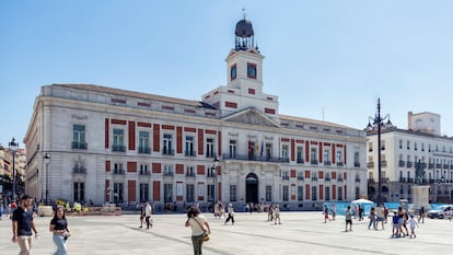 Fachada de la sede de la Presidencia de la Comunidad de Madrid, en agosto de 2023.