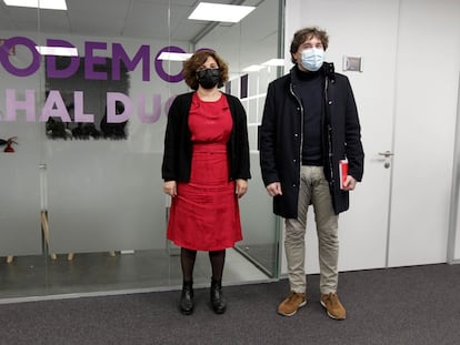 Eneko Andueza y Pilar Garrido, en la Sede de Podemos Ahal Dugu de Bilbao.