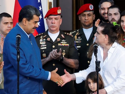 Nicolás Maduro, presidente de Venezuela, junto al empresario Alex Saab, este miércoles en el Palacio de Miraflores.