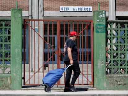 Entrada del colegio Albeiros, en Lugo, donde un profesor es investigado por presunto abusos a nueve niñas del centro, este miércoles.