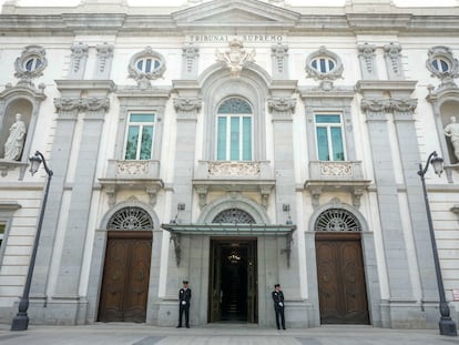 Vista de la entrada principal de la sede del Tribunal Supremo.