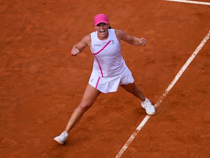 Swiatek celebra el triunfo contra Sabalenka en el Foro Itálico.