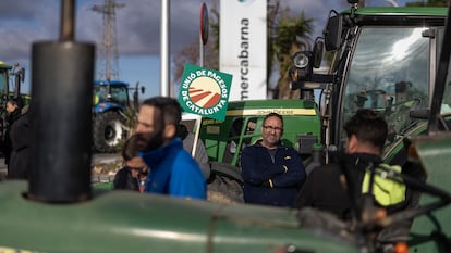 El bloqueo de Mercabarna, el pasado mes de febrero, durante las protestas de los colectivos del sector agrario en Barcelona.