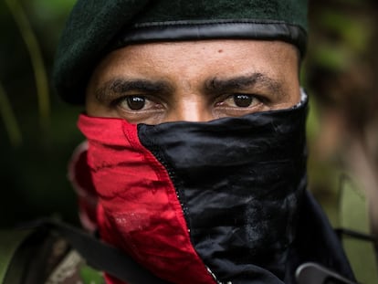 Un integrante del ELN en el Chocó, en 2017.