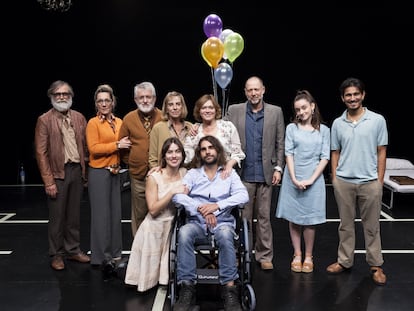 Los actores de 'Mi hijo sólo camina un poco más lento', en el Teatro Arriaga.