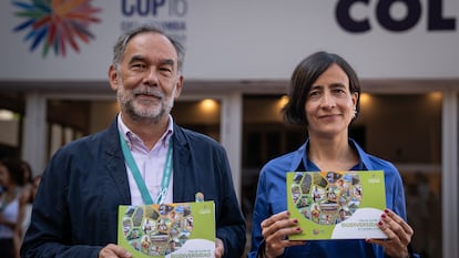 Mauricio Cabrera y Susana Muhamad, viceministro y ministra de Ambiente y Desarrollo Sostenible presentan el Plan de acción de biodiversidad de Colombia al 2030, durante la COP16, en Cali, el 21 de octubre de 2024.