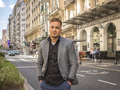 Diego Cepeda, abogado formado dentro del Centro Universitario Devoto, en Buenos Aires, Argentina.