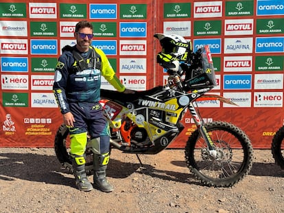 El piloto español del Dakar, Carles Falcón, en una imagen cedida por el equipo.