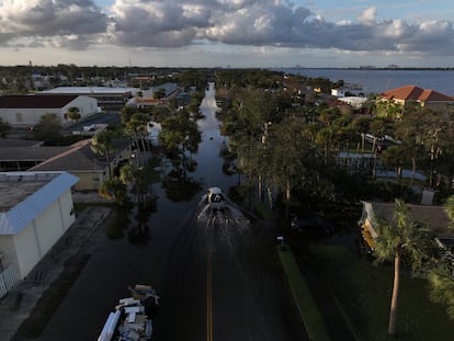 Vista aérea de la inundación después del paso del huracán Milton en South Daytona, Florida, EE.UU., el 11 de octubre de 2024.