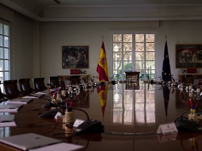 Fotograma de la serie documental 'Moncloa: cuatro estaciones', de la sala del consejo de ministros.