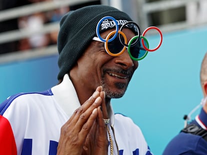 Snoop Dogg en la final masculina de skate de los Juegos Olímpicos 2024, en la Plaza de la Concordia, en París, este martes.