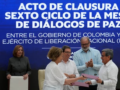 La firma de acuerdo de paz entre el gobierno colombiano y el ELN, la Habana, Cuba, en 2024.