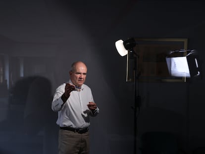 Manuel Chaves, expresidente de la Junta de Andalucía, durante la entrevista en la redacción de EL PAIS Andalucía, el pasado jueves.