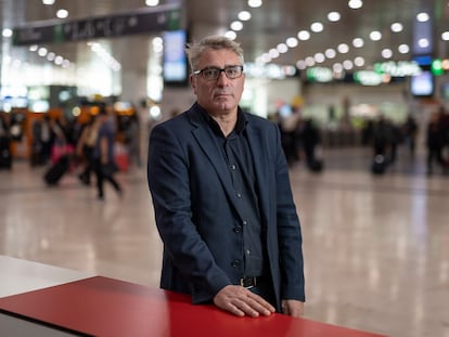 Antonio Carmona, director de Rodalies Renfe, este lunes en el vestíbulo de la estación de Sants de Barcelona.