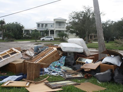 Daños y escombros en la ciudad de St. Petersburg, Florida, tras el paso de los huracanes 'Helene' y 'Milton'.