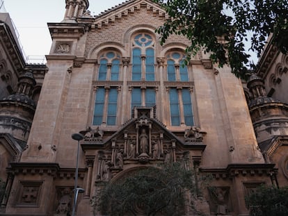 Edificio de la Compañía de Jesús en la calle Casp de Barcelona.