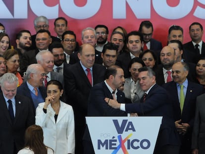 Integrnates de la alianza Va por México durante una conferencia en Ciudad de México, en febrero de 2023.