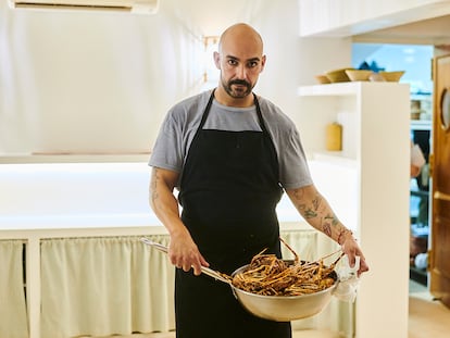 El cocinero Raúl Sánchez, del restaurante Morvedra Nou, en Menorca. Imagen proporcionada por el establecimiento.