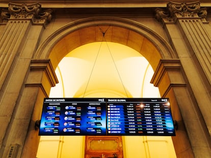 Paneles con las cotizaciones de los diferentes índices en la Bolsa de Madrid.