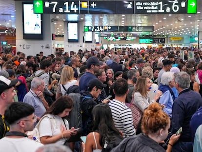 Un descarrilamiento de un tren sin pasajeros en Barcelona-Sants ha provocado alteraciones en la circulación. EFE/ Alejandro García