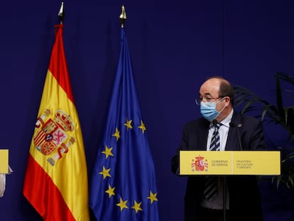 La vicepresidenta segunda del Gobierno y ministra de Trabajo y Economía Social, Yolanda Díaz; y el ministro de Cultura y Deporte, Miquel Iceta, en la rueda de prensa este miércoles en Madrid.