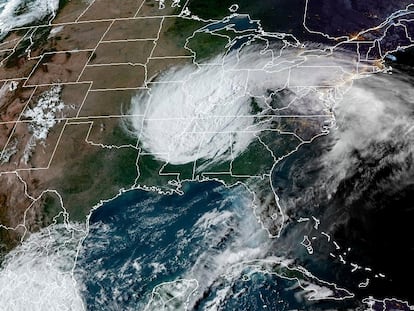 El huracán Helene se desplaza sobre el sureste de Estados Unidos, el 27 de septiembre de 2024.