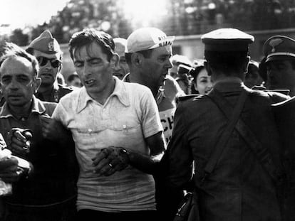 Coppi, a la llegada del Giro de Italia de 1949 a Monza.