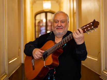 El músico peruano Ricardo Eyzaguirre en su casa en París, el 18 de junio.