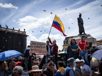 Miles de personas se congregan para apoyar el presidente Petro en la Plaza de Bolívar de Bogotá, el 19 de septiembre de 2024.