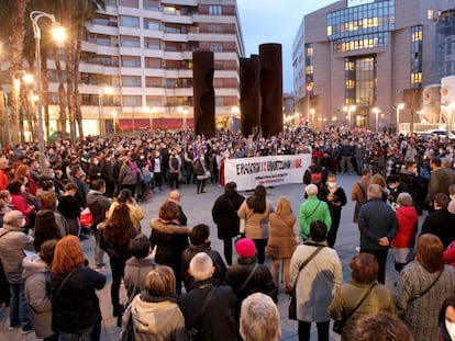 Concentración en la plaza Bide Onera de Barakaldo.