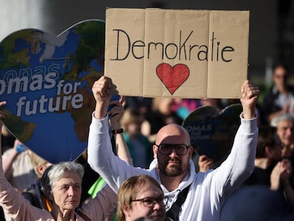 Manifestación en repulsa del ataque a Matthias Ecke, este domingo en Berlín.