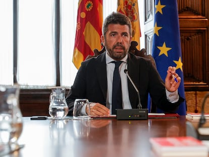 El presidente de la Generalitat valenciana, Carlos Mazón, en el pleno del Gobierno valenciano que se reunió ayer lunes por la tarde para aprobar la presentación ante el Tribunal Constitucional de un recurso contra la ley de Amnistía.