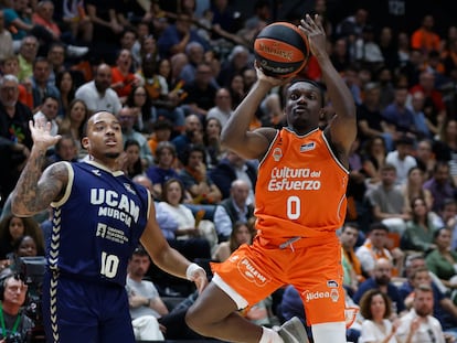 Acción durante el Valencia Basket - UCAM Murcia, de este sábado.