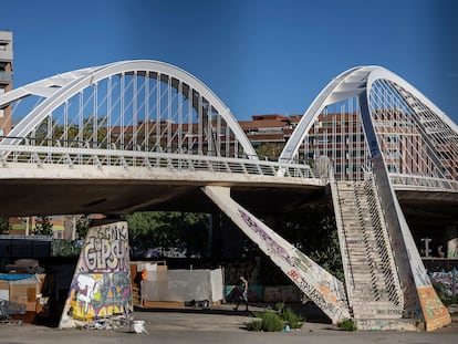 Asentamiento de chabolas bajo el puente de Bac de Roda, el 27 de septiembre.