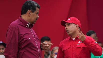 Nicolás Maduro habla con Pedro Tellechea, exministro de Industria y Producción Nacional en Caracas, Venezuela, en mayo de 2023.