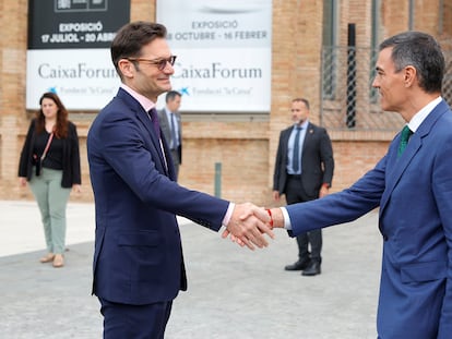 Joseph Oughourlian, presidente del Grupo Prisa, recibe al presidente del Gobierno, Pedro Sánchez.