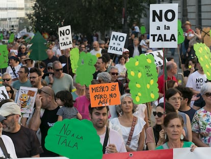 Protesta en Madrid contra la tala de árboles por la ampliación del metro.