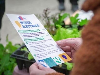 Campaña informativa sobre el Subsidio Eléctrico, en Santiago de Chile, el 18 de junio de 2024.