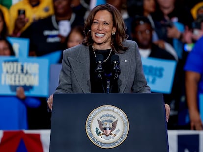 Kamala Harris en un mitin de campaña en el anfiteatro Lakewood en Atlanta, Georgia.