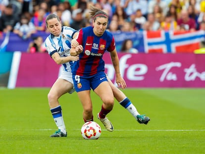 Mariona conduce el balón ante Arnaiz este domingo en la final de la Copa de la Reina en La Romareda (Zaragoza).